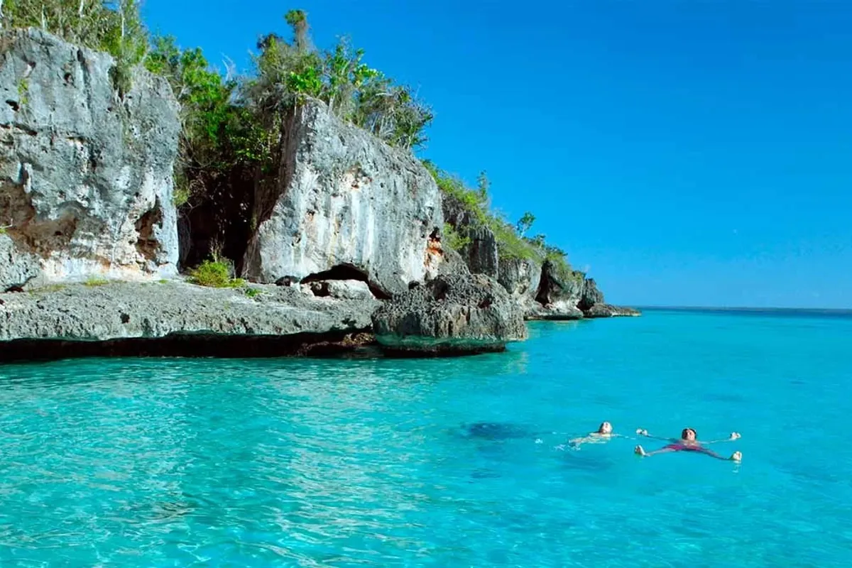 Bahía de las Águilas from Santo Domingo