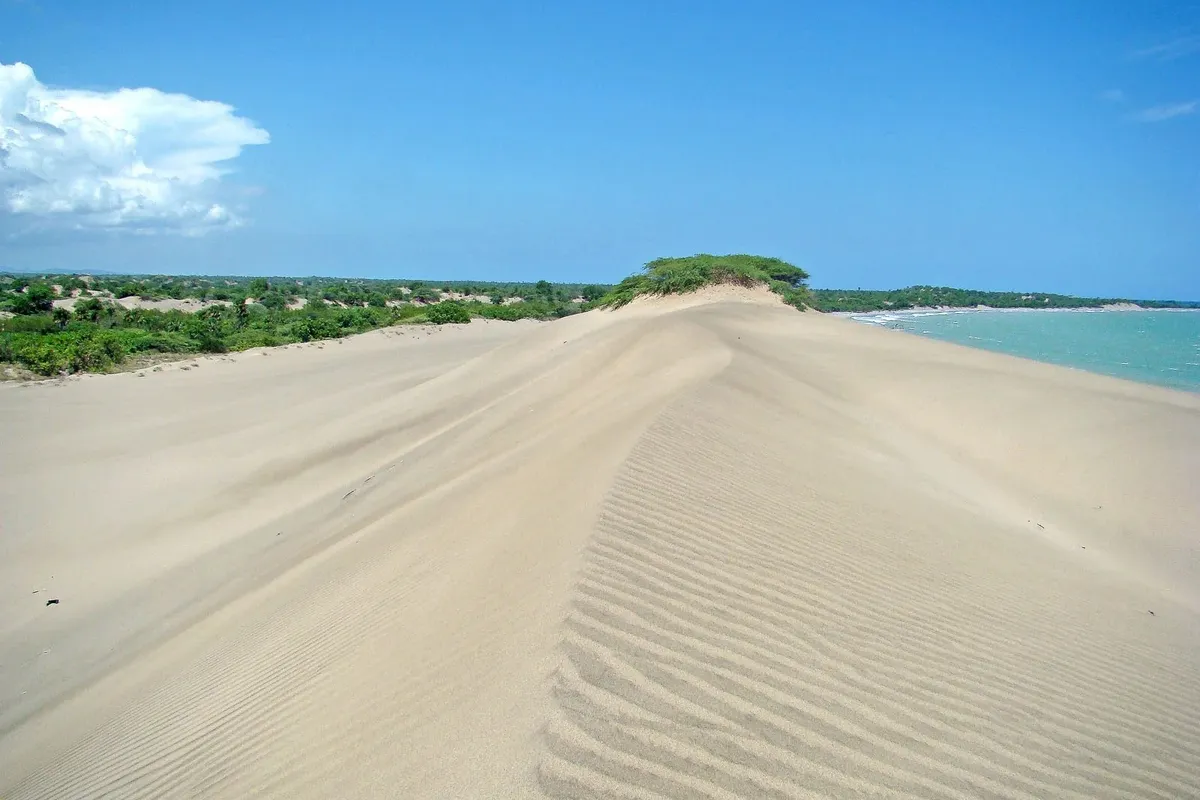 Salines et dunes de Baní depuis Saint-Domingue