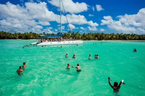Punta Cana Full Day Adventure: tirolesa, buggies y catamarán