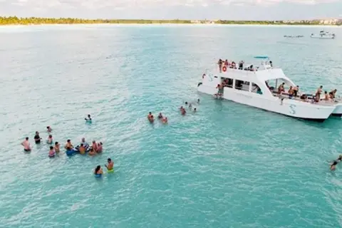 Punta Cana Full Day Adventure: tirolesa, buggies y catamarán