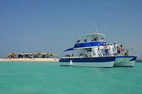 Cayo Arena VIP en catamarán desde Puerto Plata