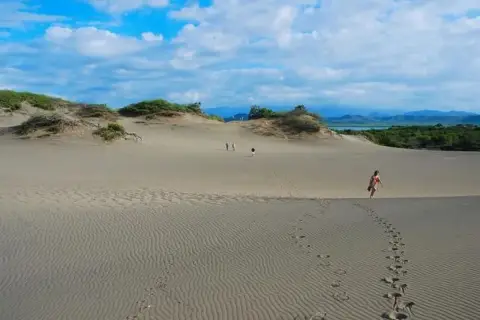 Salines et dunes de Baní depuis Saint-Domingue