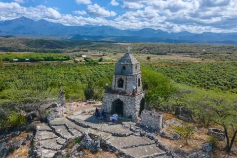Salines et dunes de Baní depuis Saint-Domingue
